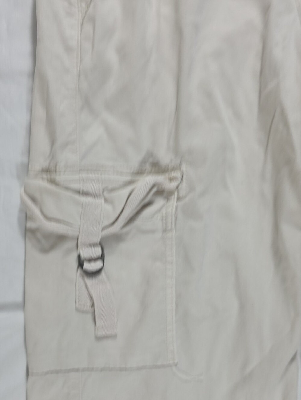 American Eagle Outfitters Cream Cargo Pants with Buckle Pockets - Picture 3 of 5